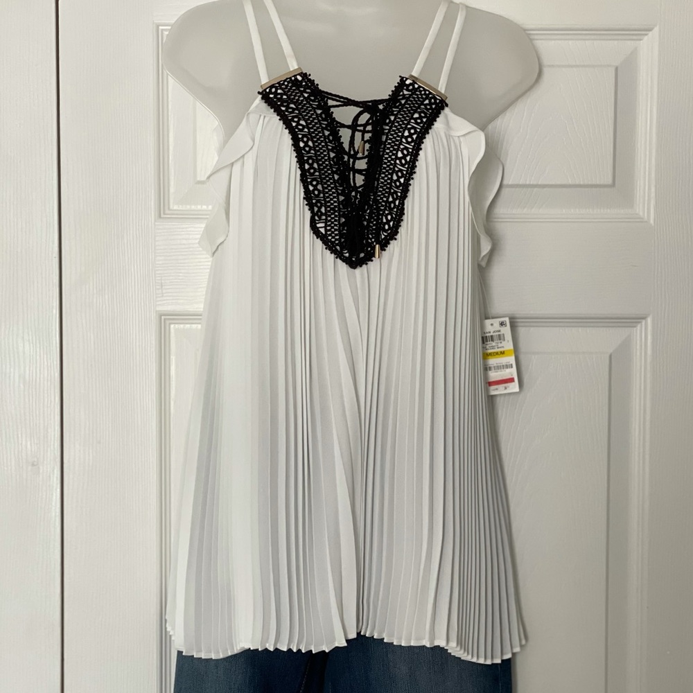 🌷Thalia Sodi San Jose Pleated Top w/ Crochet Trim NWT